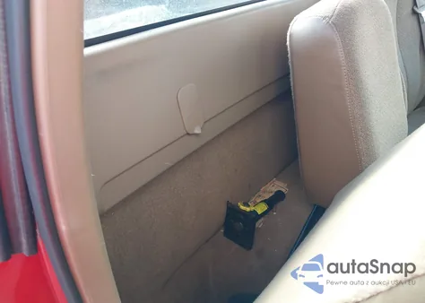 2000 Chevrolet Silverado 1500 from USA, damaged, VIN 1GCEC14W1YE229061